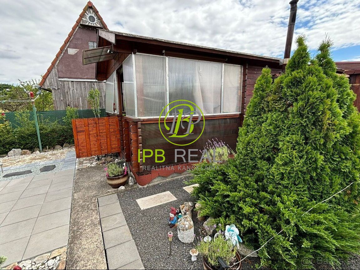 Upravená záhrada s chatou na Žabom majeri - 20