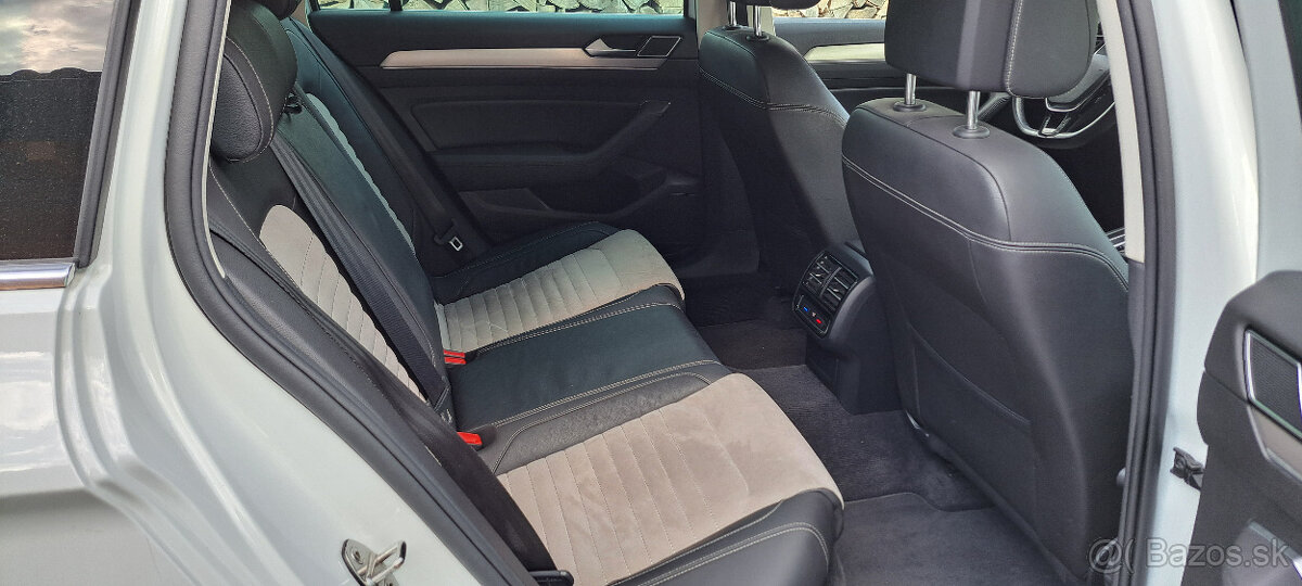 Volkswagen Passat Variant 2.0 TDI BMT R-Line Highline - 20
