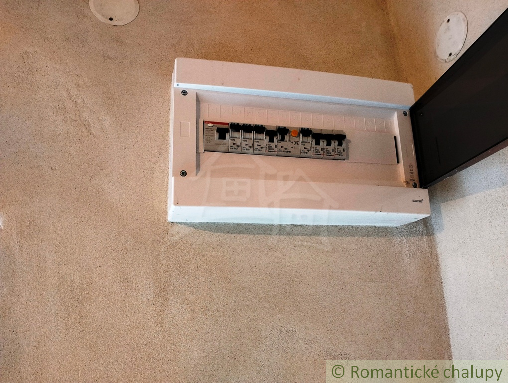 Drevenička v centre krásnej obce Papradno na predaj - 20