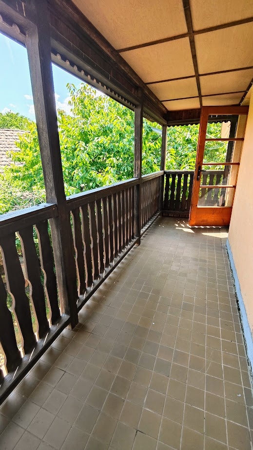 Uhorské: Dom s Príbehom, Charizmou a krásnym Pozemkom - 20