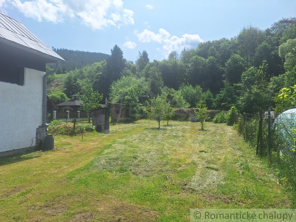 Murovaný dom s dreveničkou na krásnom a tichom mieste s ve - 20