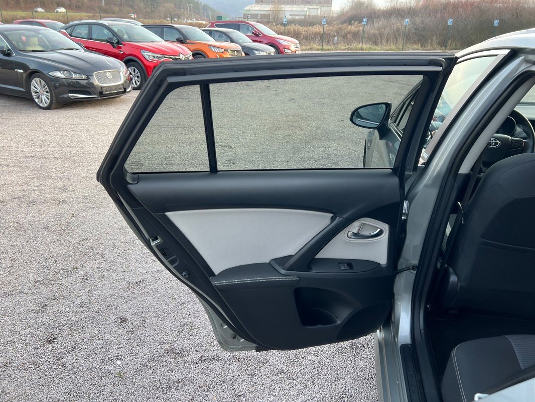 Toyota Avensis Combi 2.0 D-4D S&S Executive - 20