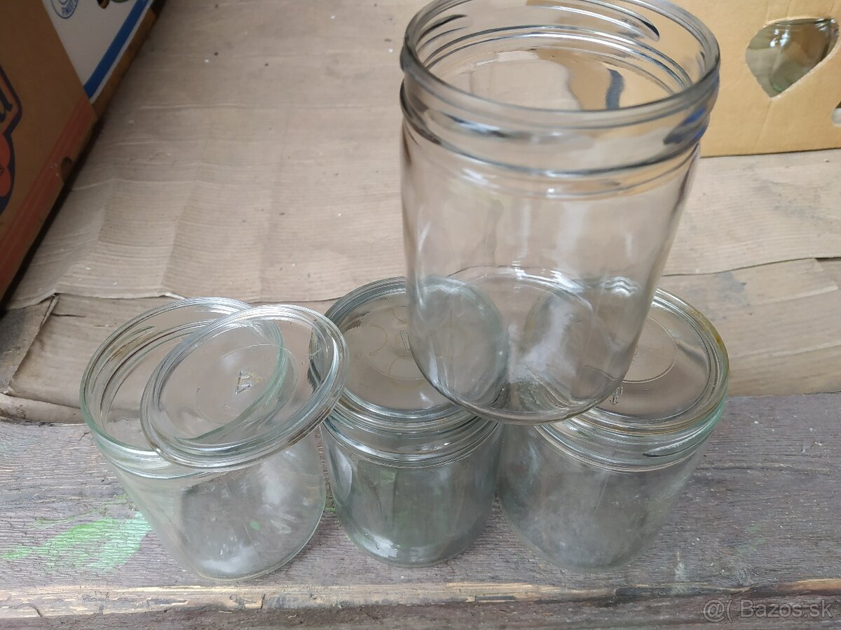 láhve 0,5l a 1lt s uzávěrem, plucky (placatky) 0,2l - 20