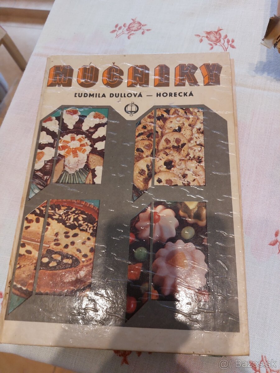 Porcelán mix a brús.sklo a knihy - 20