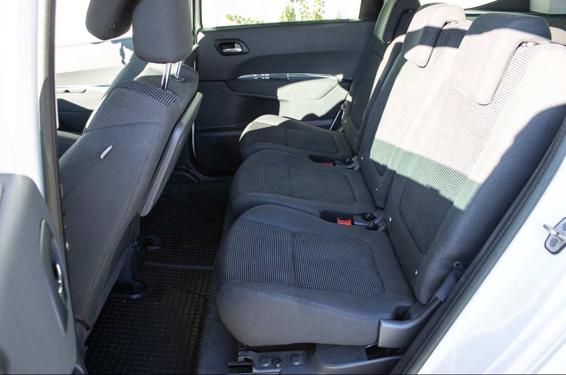 Peugeot 5008 2.0 HDi 110 kW – panoramatická strecha - 20