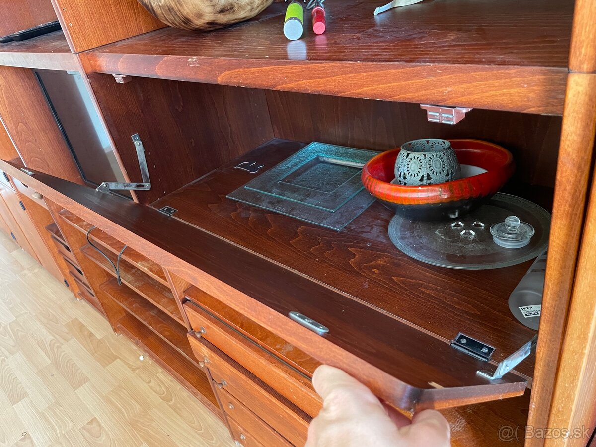 Darujem kvalitnú obývaciu stenu z dreva - 20