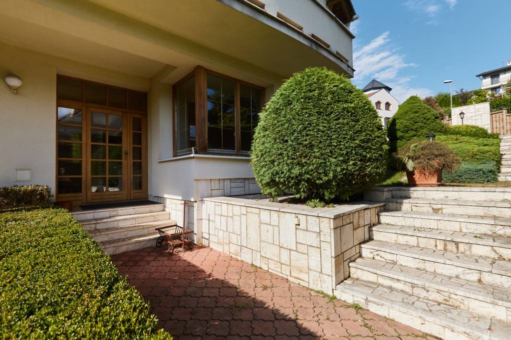 NA PREDAJ -MESTSKÁ 2- GENERAČNÁ VILA -TOPASOVÁ UL. - 20