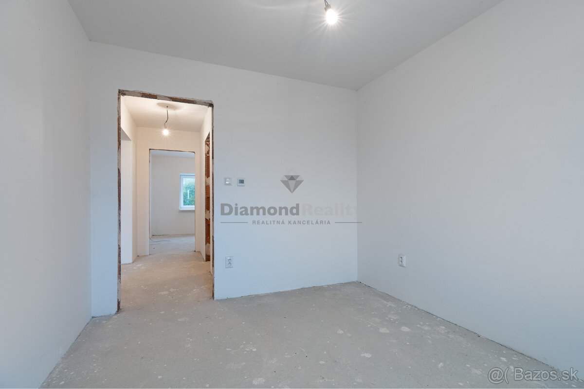 NA PREDAJ JEDNOPODLAŽNÝ 3 IZBOVÝ RODINNÝ DOM SO ZÁHRADOU | K - 20