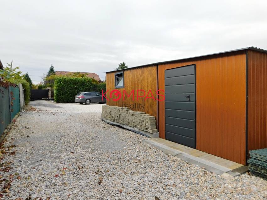 KRÁSNY RODINNÝ DOM SO ZÁHRADOU A DREVENÝM ALTÁNKOM V OBCI LU - 20