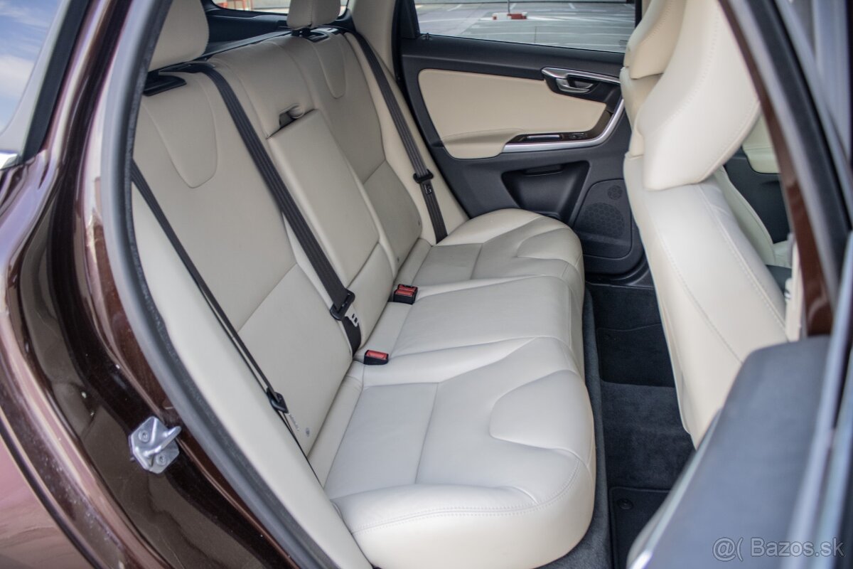 Volvo XC60 D4 2.4L Drive-E Luxury Geartronic AWD - 20