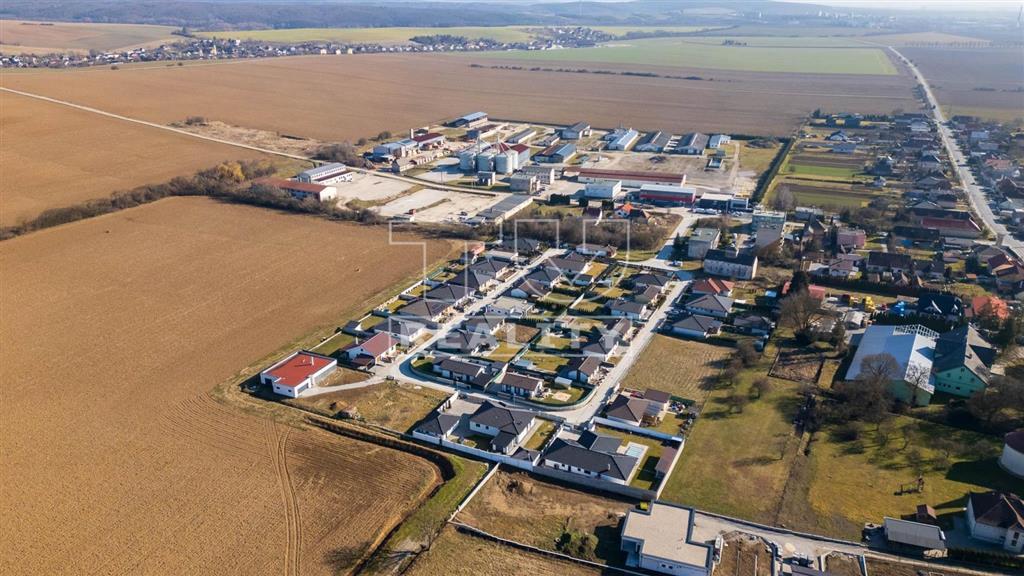 IBA U NÁS NOVOSTAVBA 4-IZBOVÉHO BUNGALOVU 115 m2 NA... - 20