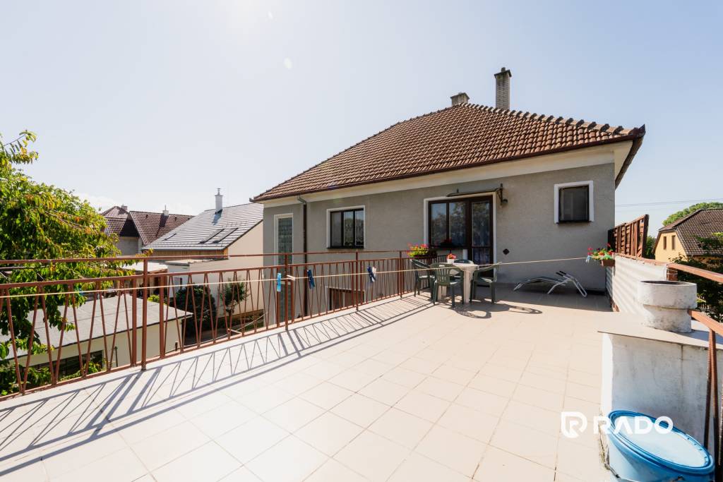 RADO | 8i RD s dvoma garážami a záhradou 974m2 | Zlatovce - 20