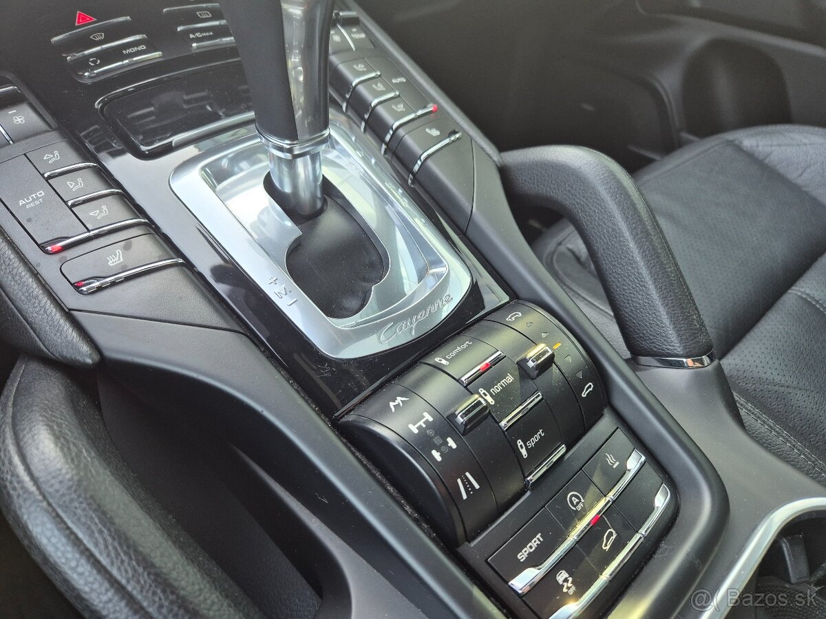 Porsche cayenne 3.0 TDI plná výbava - 20