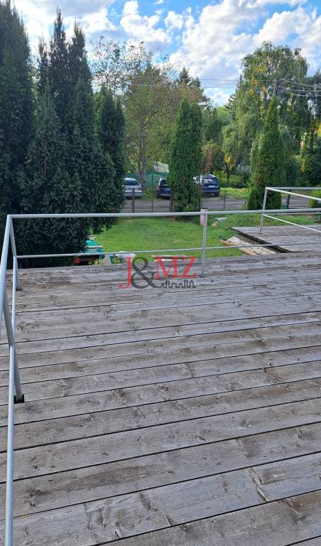 Stavba 122 m2 a drevená chata, pozemok 2.600 m2, Levice (SM- - 20