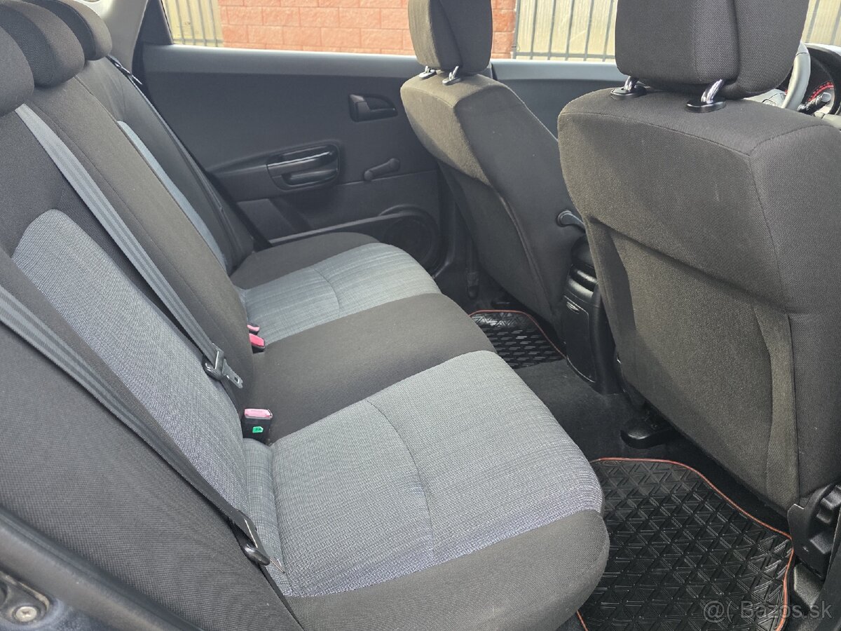 Kia Ceed 1.4 CVVT • Facelift 2011 • 172 tisíc KM • Nová STK - 20