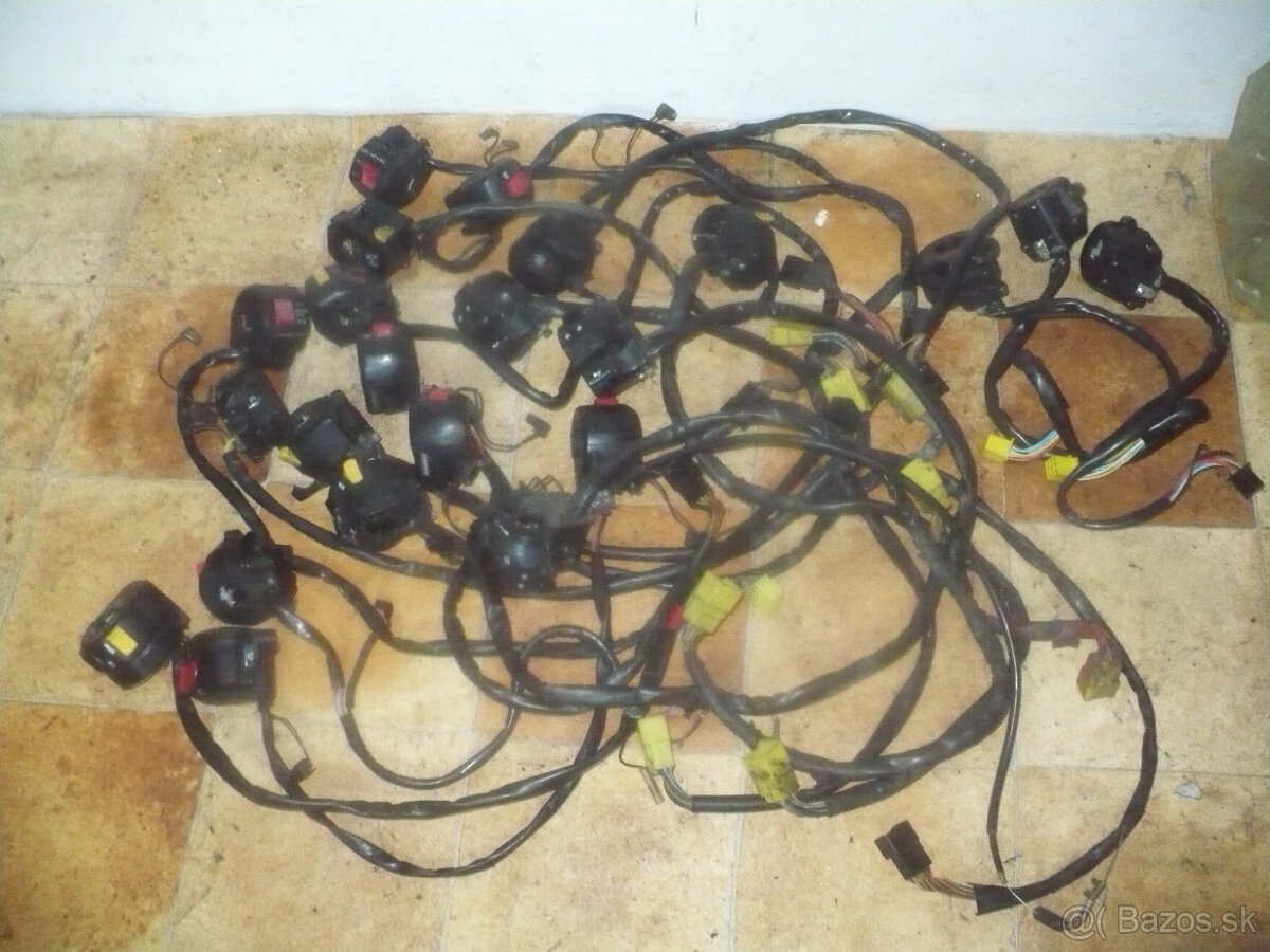 Suzuki RF 600/ 900 rv.94-díly ze tří moto - 20