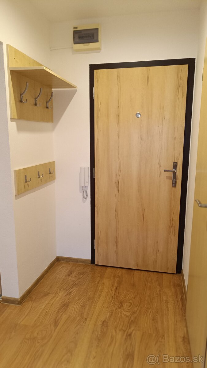 Prenájom slnečného 3i bytu v NMnV - Hájovky - 72 m² - 20