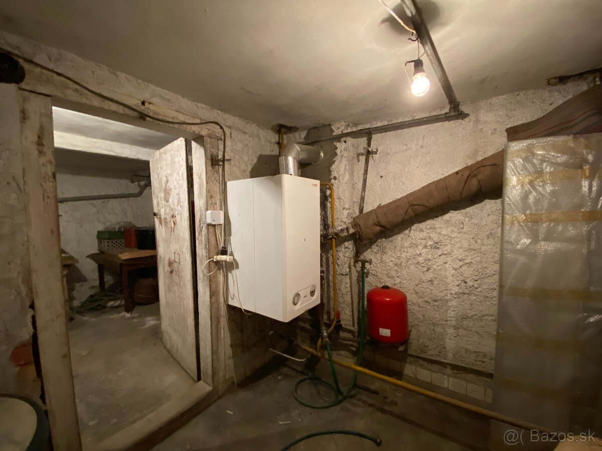 Trojizbový rodinný dom v širšom centre mesta Lučenec - 20