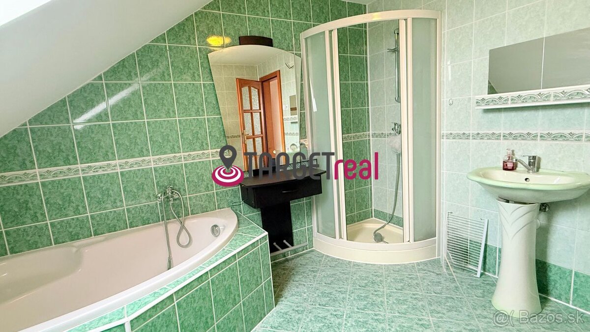 NA PREDAJ – Rodinný dom s veľkým pozemkom a dvomi bytovými j - 20