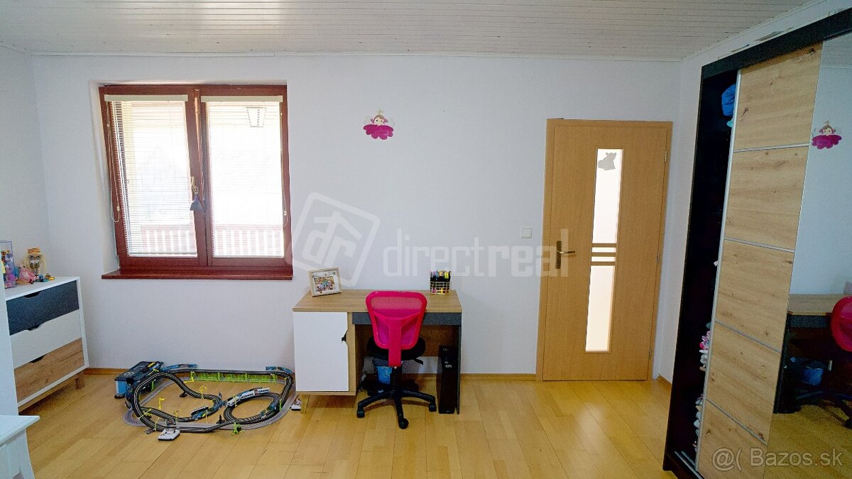 Krásny rodinný dom na Liptove so slnečným pozemkom a potokom - 20