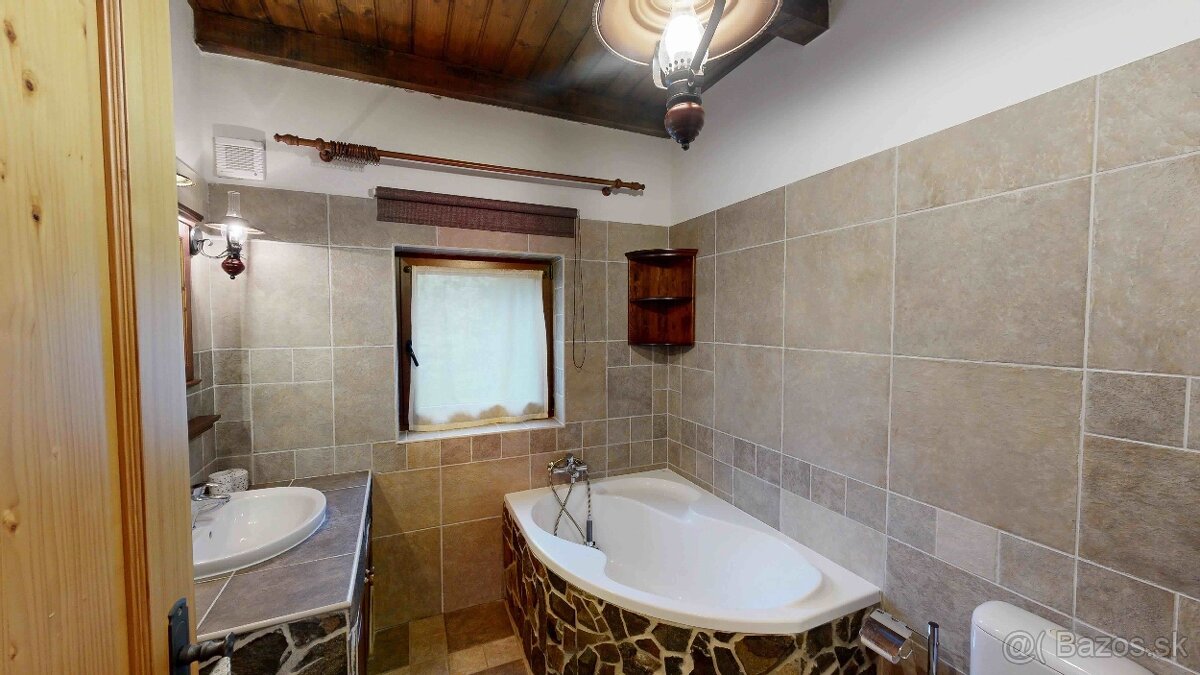 Chalupa po úspešnom režiserovi v obci Stará Turá-časť Paparď - 20