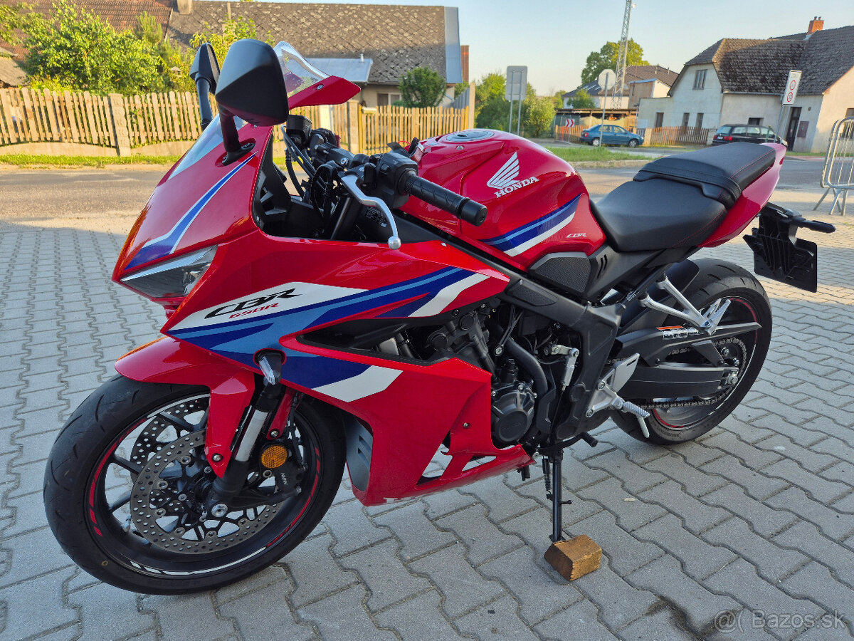 Prodám Honda CBR 650R E-clutch , r. v. 2024, ABS, TC, záruka - 20