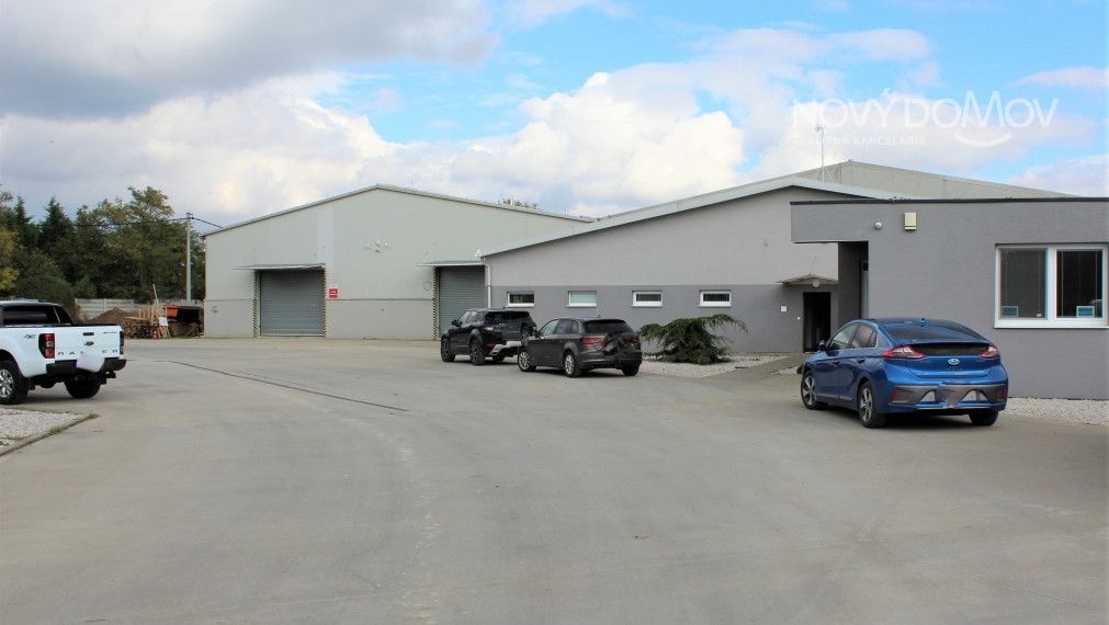 Parkovacie priestory, pobočka, prevádzka v meste Prievidza. - 20