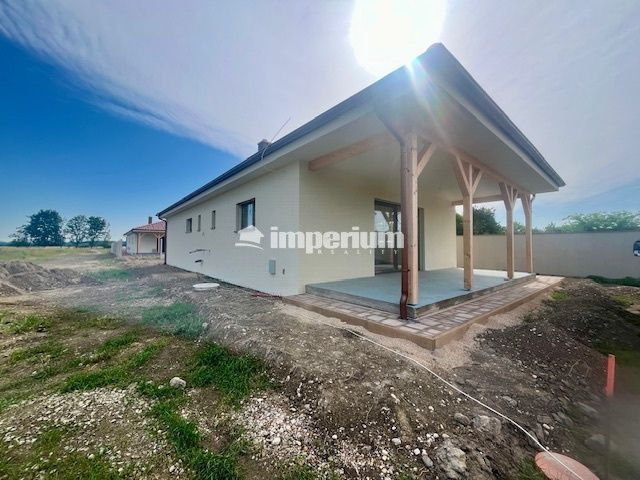 Na predaj 4 izbový bungalov v stave holodomu - obec Kyselica - 20