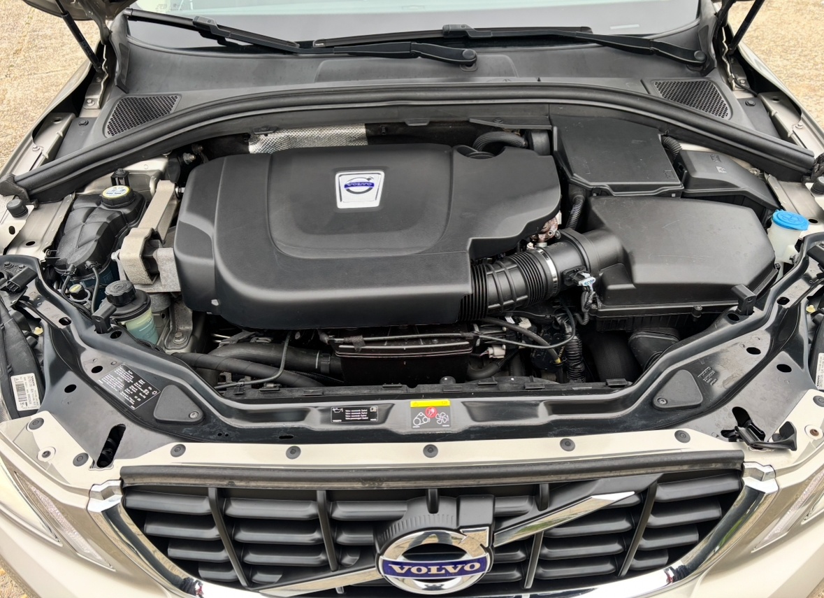 VOLVO XC60 2.4 D3 AWD SUMMUM •Ťažné •Manuál •Panorama - 20