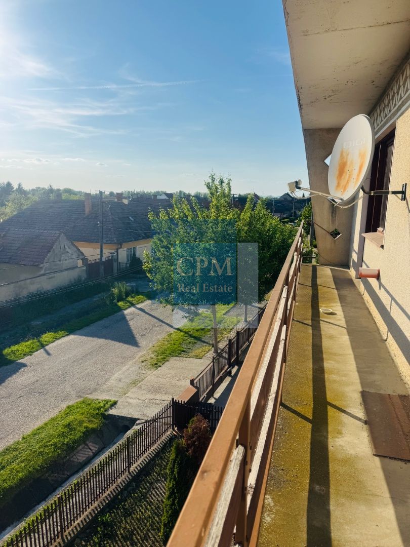 Ponúkame na predaj 5 - izbový poschodový podpivničený dom v - 20