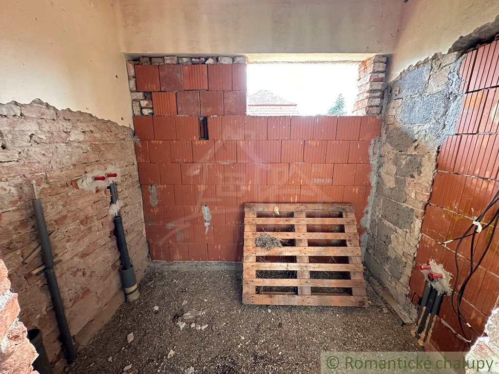 Znížená cena Rozostavaný rodinný dom v kľudnej uličke v - 20