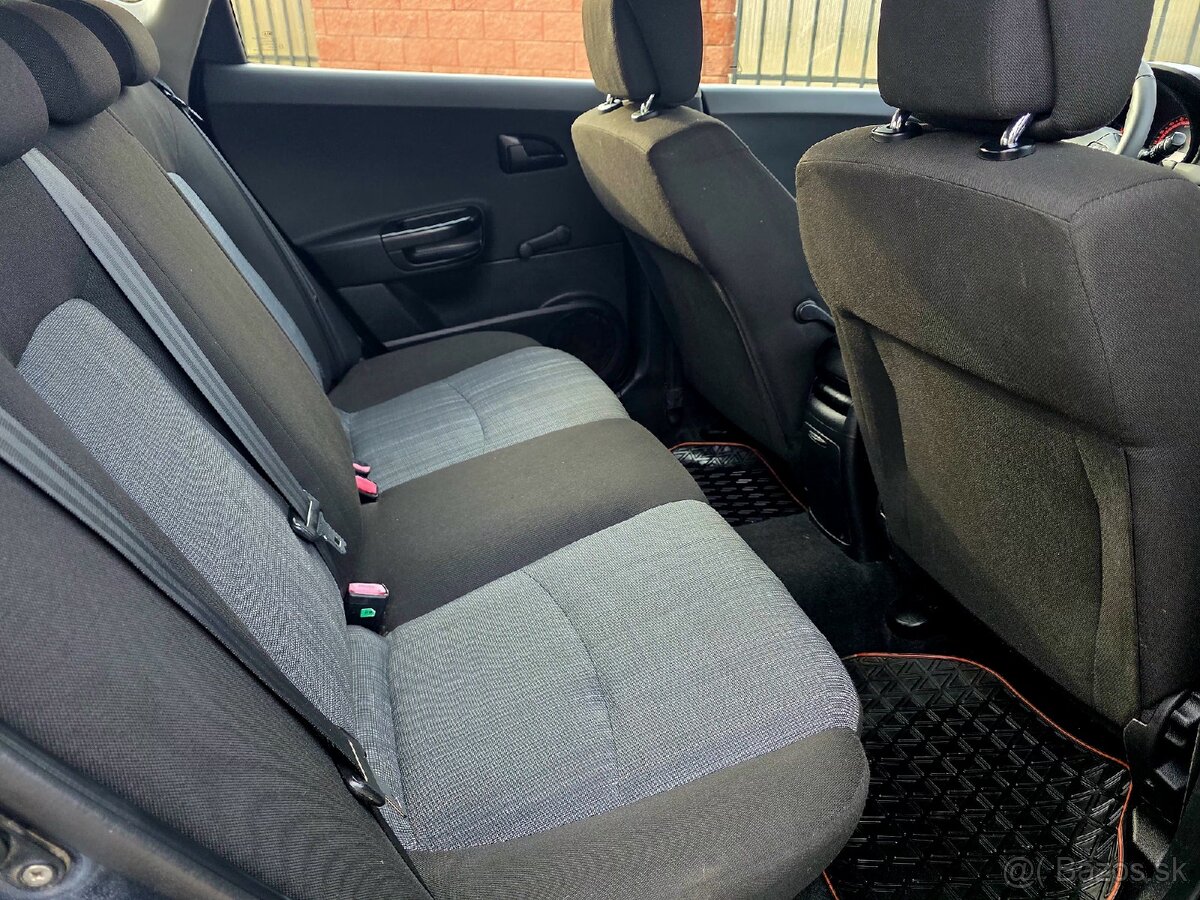 Kia Ceed 1.4 CVVT • Facelift 2011 • 172 tisíc KM • Nová STK - 20