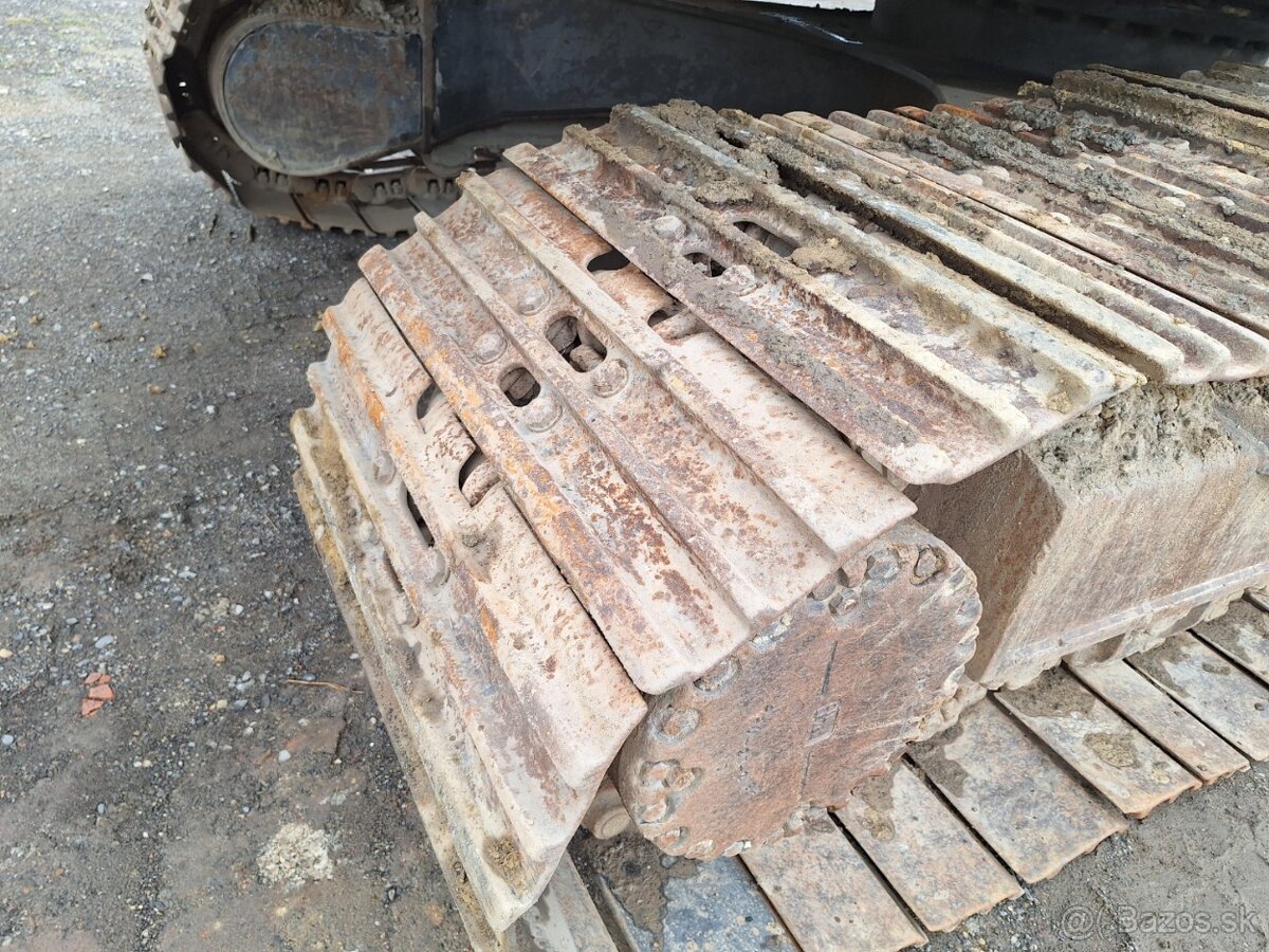 KOMATSU PC 240 LC-8 - 20