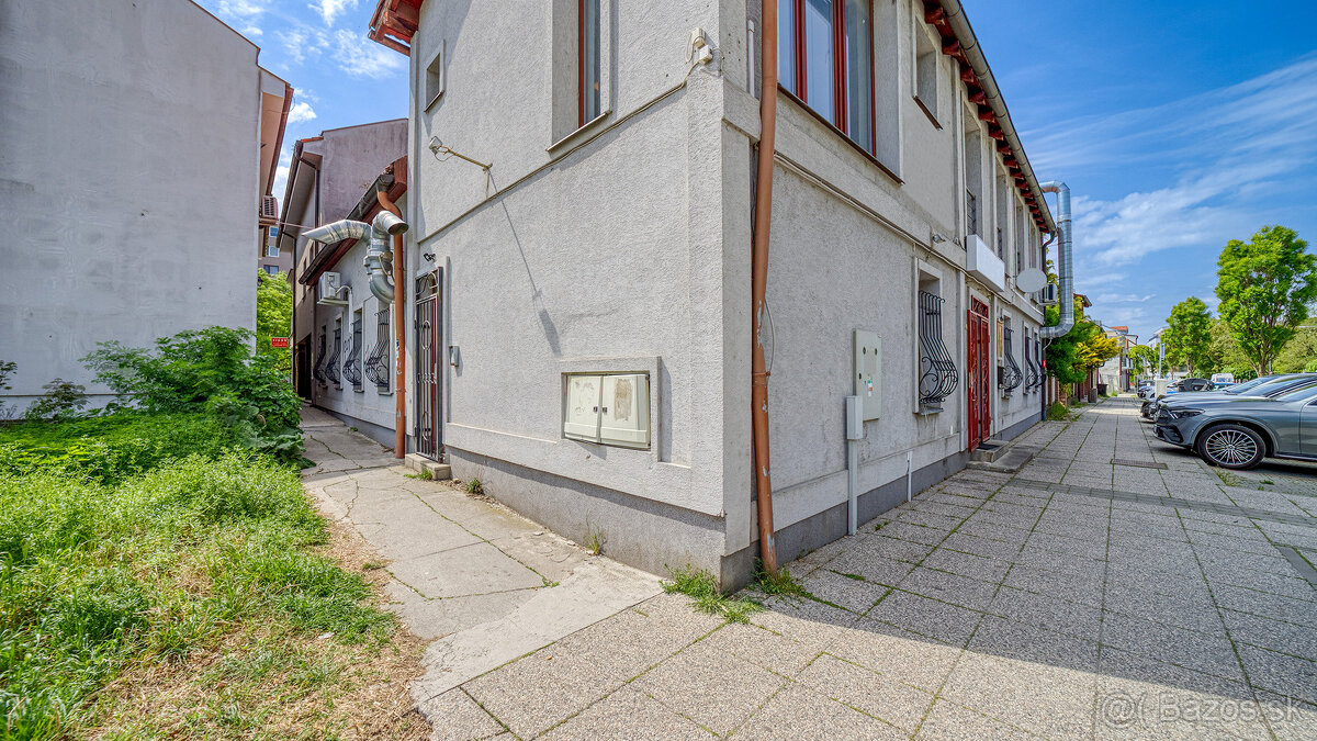 Trojpodlažná polyfunkčná budova v úplnom centre Šamorína na - 20