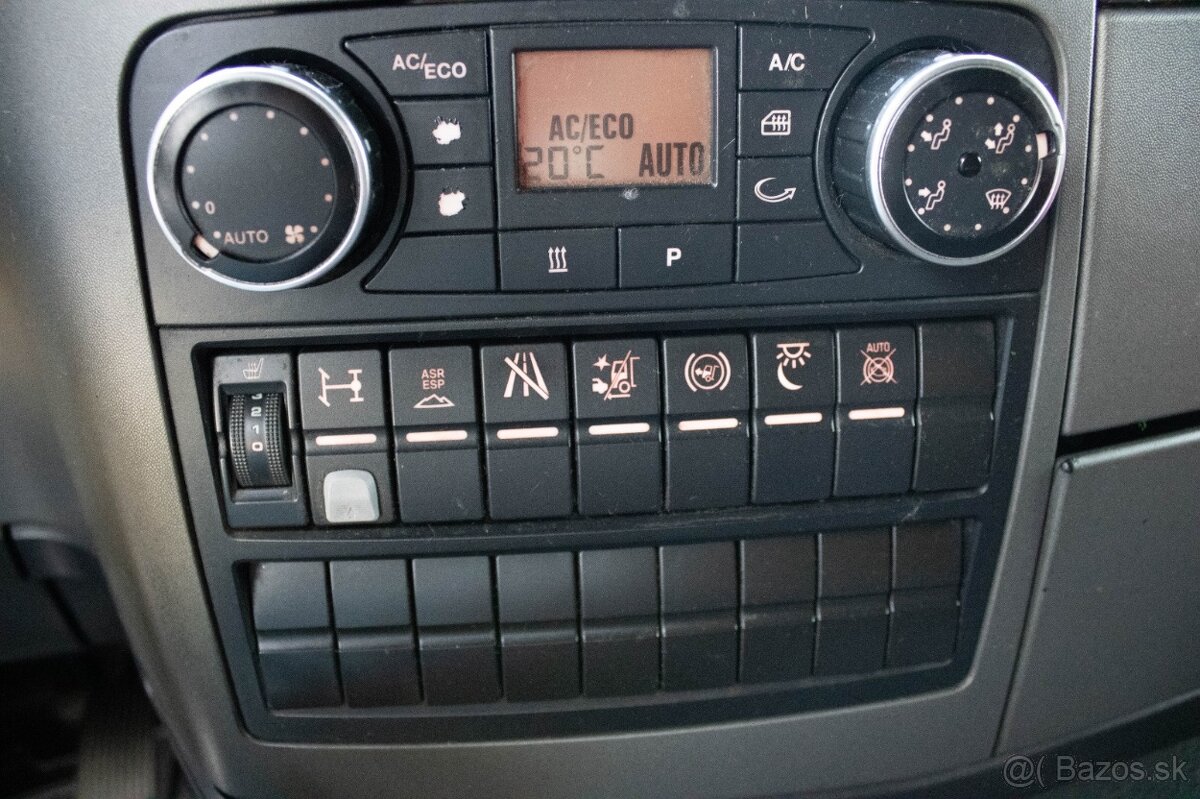 MAN TGL 12.250 s valníkovou nástavbou a hydraulickým čelom - 20