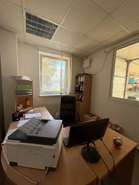 Na predaj 2 prepojené haly 1200 m2 v Dolnom Ohaji - 20