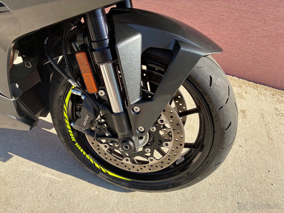 Suzuki GSX8R - 20