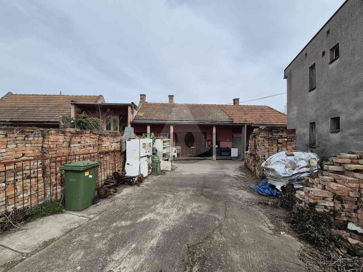 Priestranný 4-izbový dom s vedľajšou budovou Gabčíkovo - 20