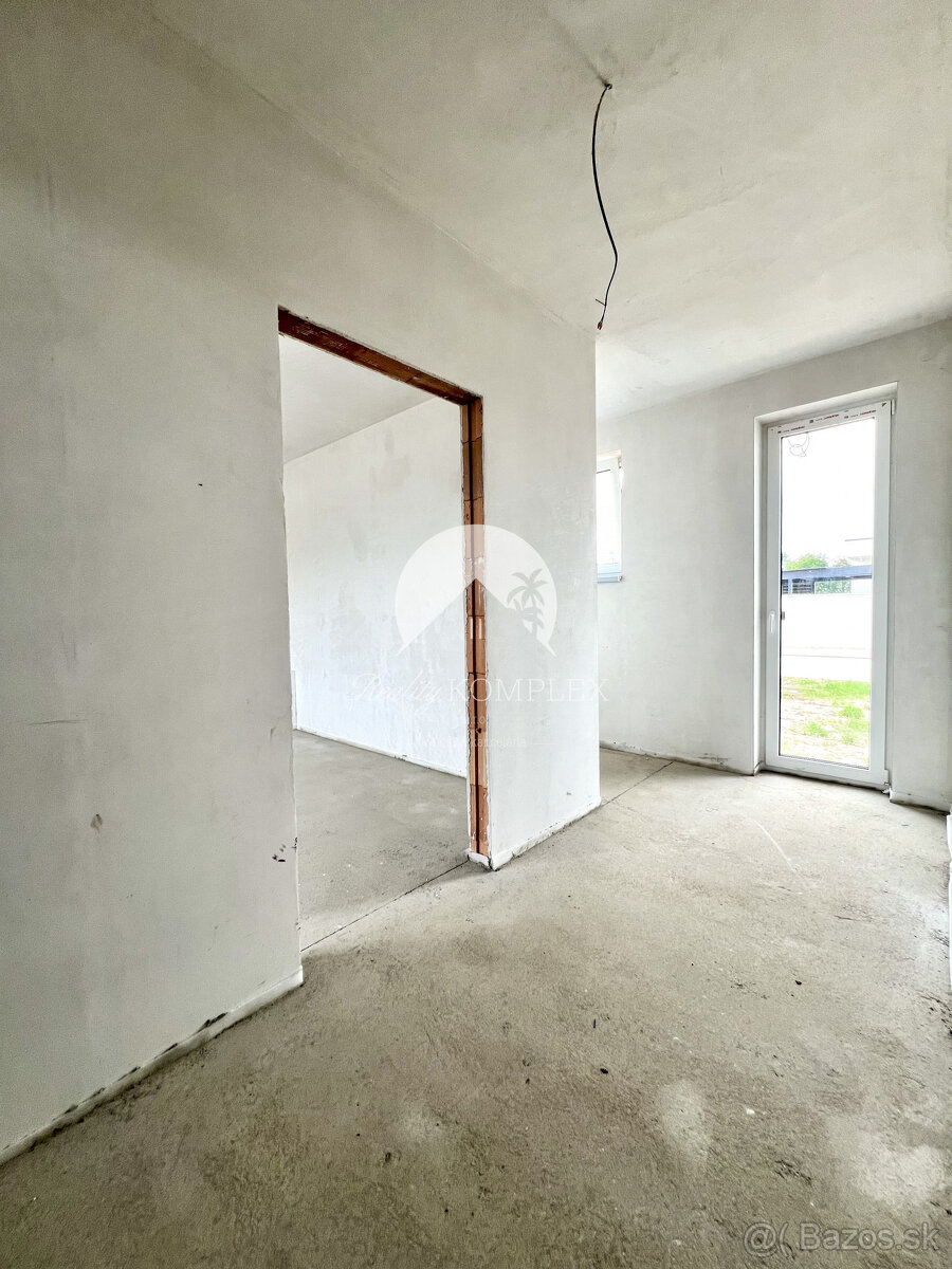 Reality KOMPLEX s.r.o. ponúka na PREDAJ 5 izbový rodinný dom - 20