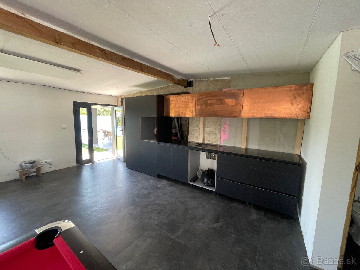 Kompletne zrekonštruovaný rodinný dom s bazénom - 20