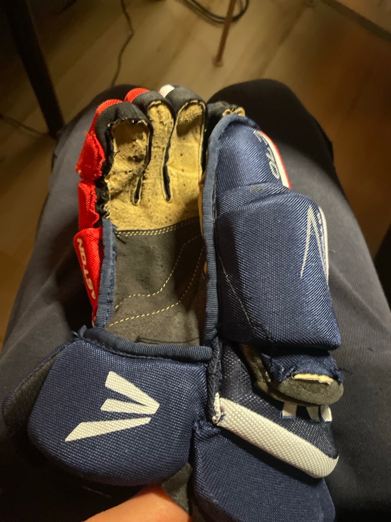 Predam hokejovu vystroj - 20