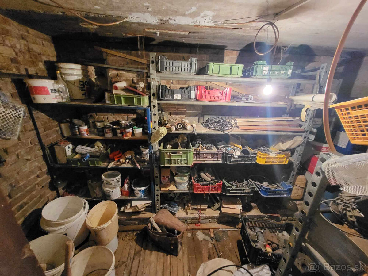 Tehlový 3 izbový rodinný dom v obci Bešeňov s veľkým pozemko - 20