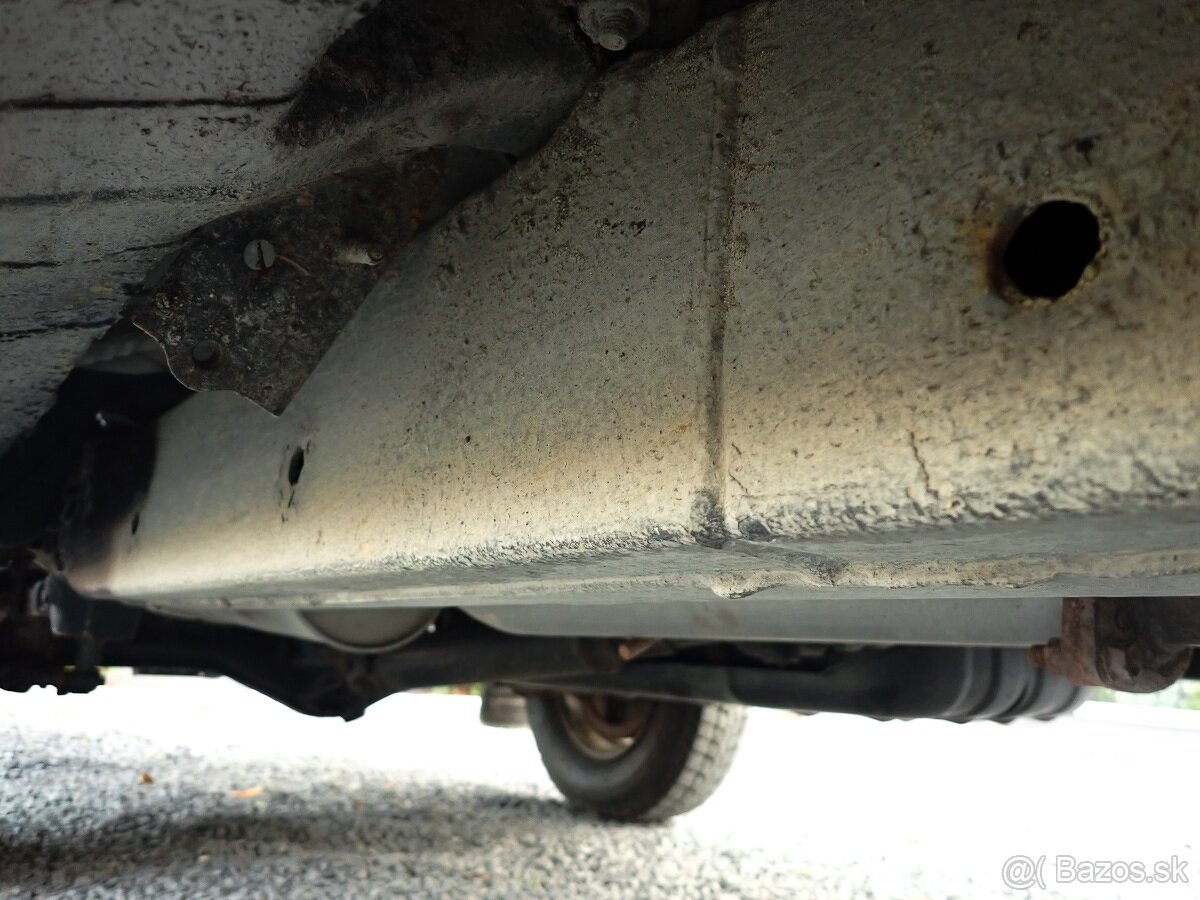 TOYOTA HILUX 2.5 D-4D 4x4 - 2011- 152tis km NAVIJAK-ŤAŽNE- - 20