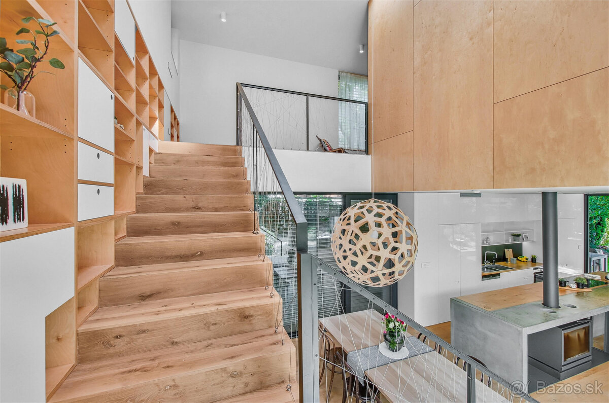 Moderný dom ukrytý za nenápadným vizuálom z ulice - 20