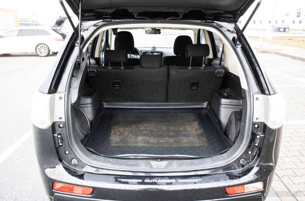 Mitsubishi Outlander 2.0 PHEV 4WD (2013) - 20