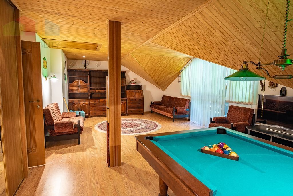 Krásny 7-izbový dom, 328 m² + 1389 m² pozemok, Trebostovo, o - 20