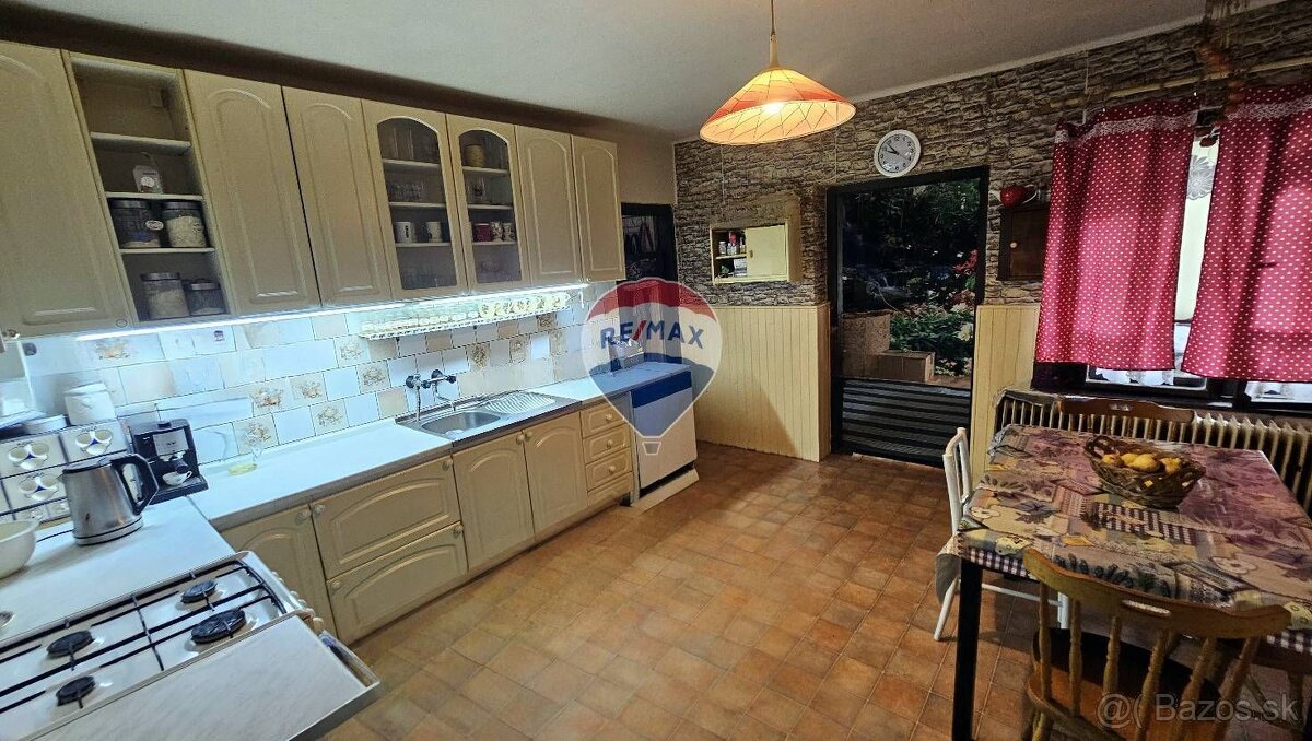 Dom Gemerská Poloma 8 izieb 2kuchyne 2kúpelne, pozemok 1037m - 20