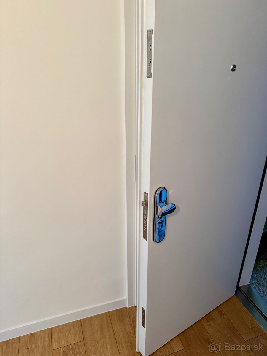 Kompletne 2025 zrekonštruovaný 3-izbový byt 81m2 na ulici J. - 20