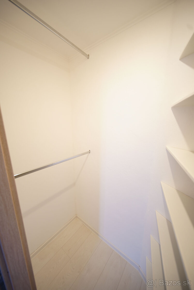 Na predaj 3 izbový byt (77 m²) na 12. p. – KVP, ZOMBOVA - 20