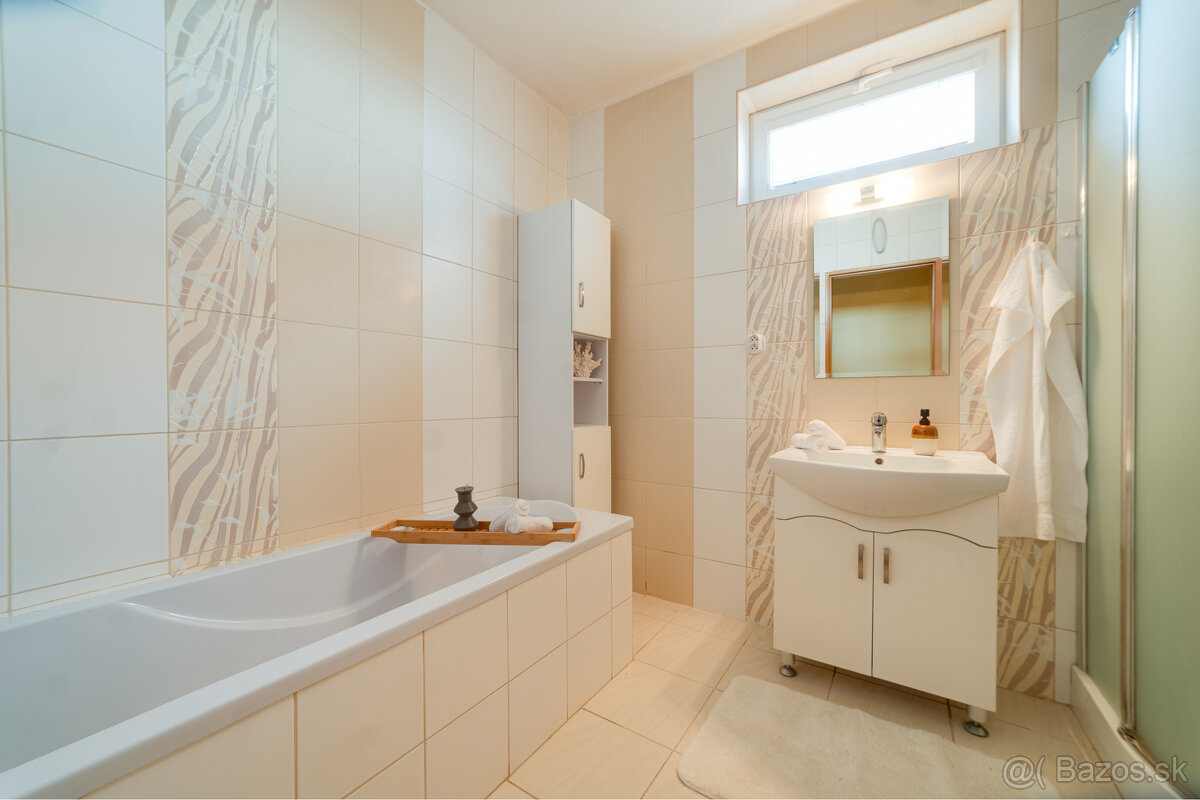 Príjemný dvojgeneračný rodinný dom | 1794 m² | Šemša - 20